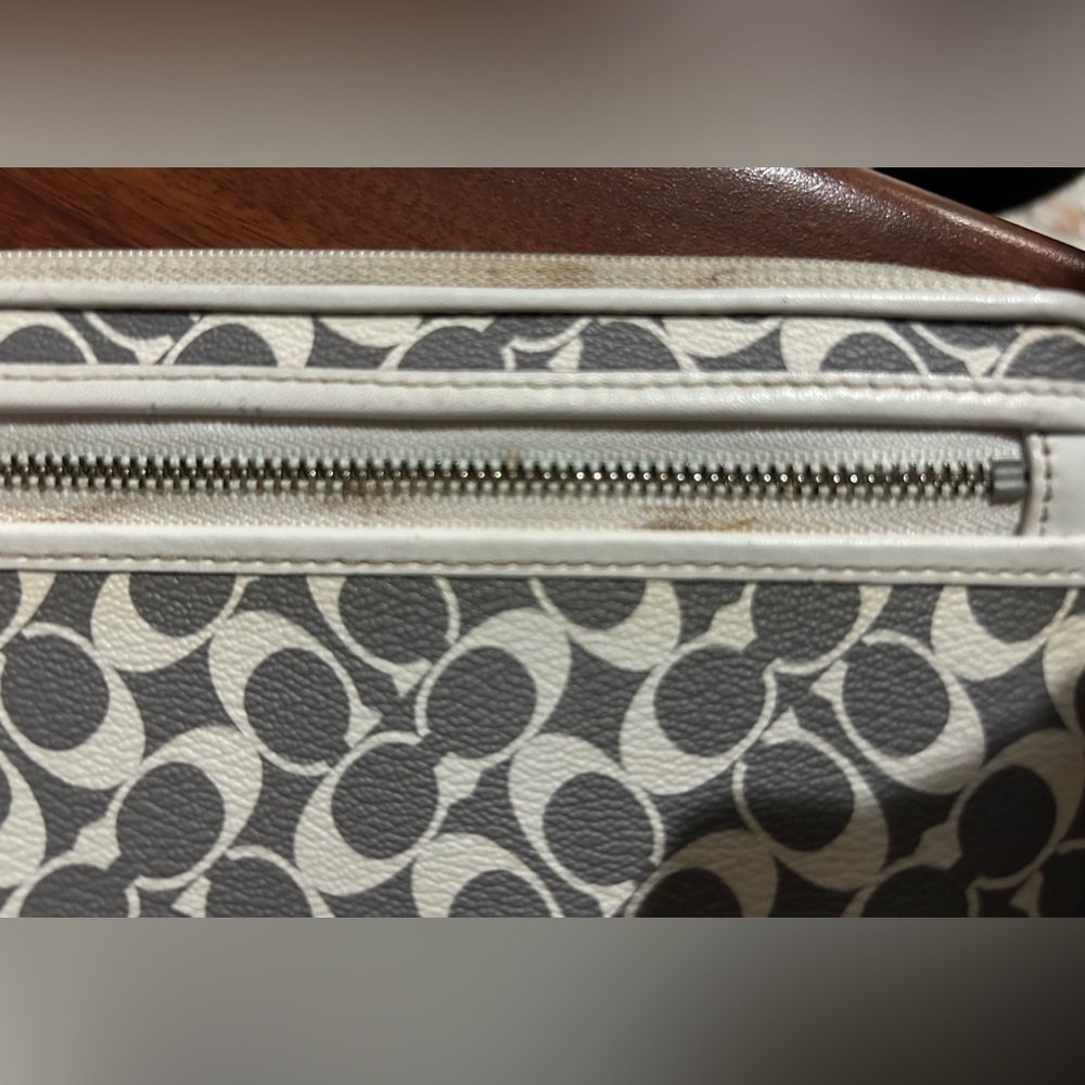 Coach Gray & Ivory Women's Wallet *flaws read notes - Picture 5 of 6